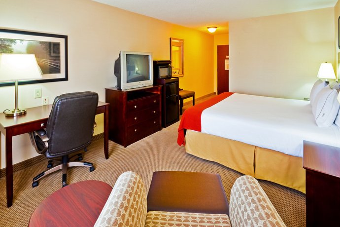 Holiday Inn Express Hotel & Suites Dickson