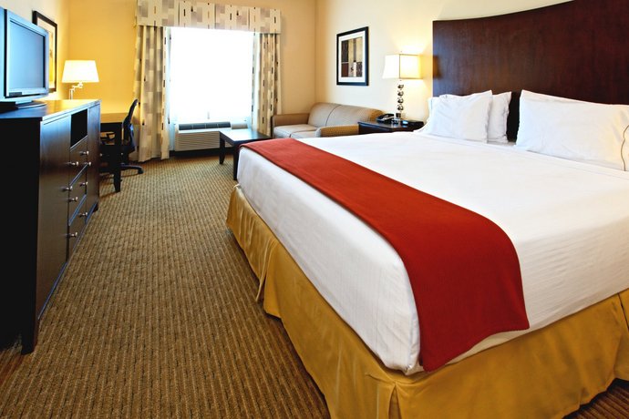 Holiday Inn Express Hotel & Suites Cleburne