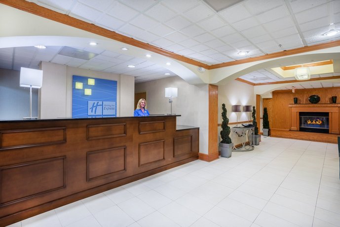 Holiday Inn Express Hotel & Suites Woodbridge (Virginia)