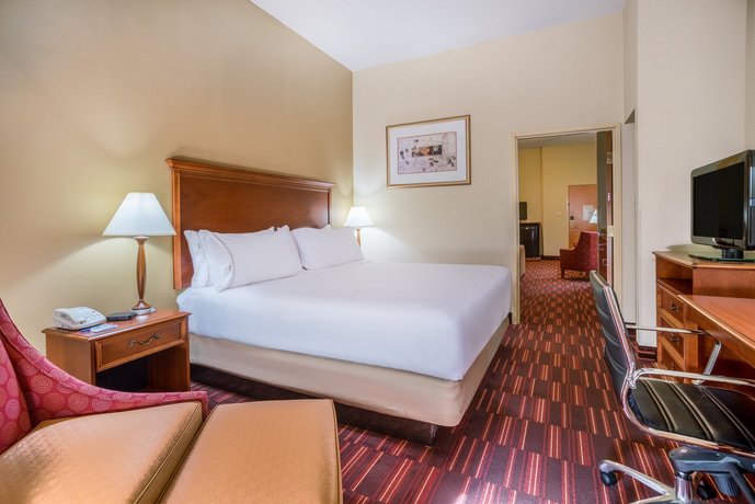 Holiday Inn Express Hotel & Suites Woodbridge (Virginia)