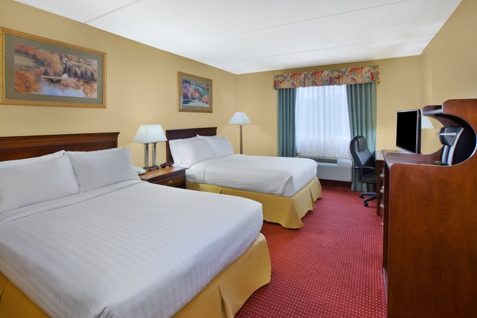 Holiday Inn Express Irwin Pa Turnpike Exit 67 North - 