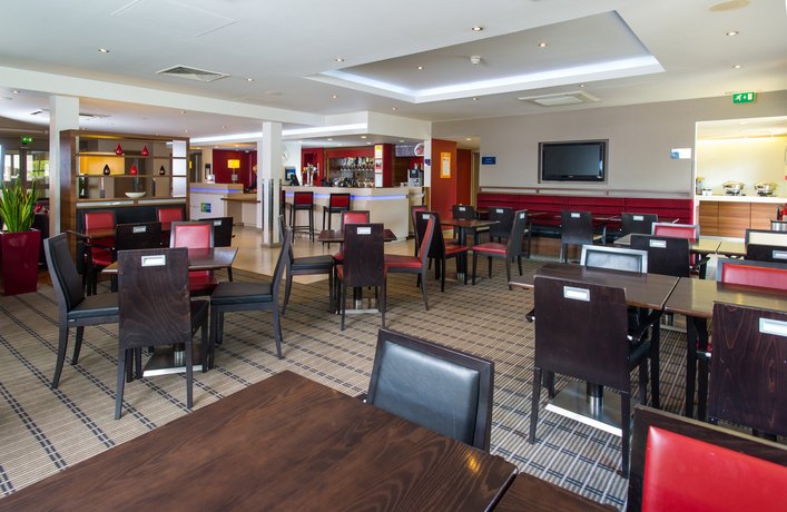 Holiday Inn Express Birmingham Oldbury