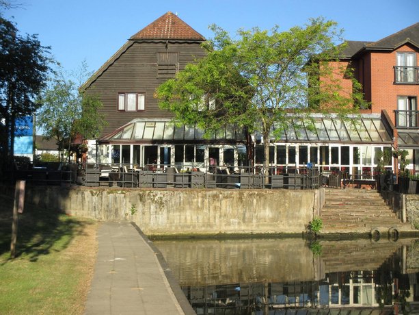 The Bridge Hotel Chertsey