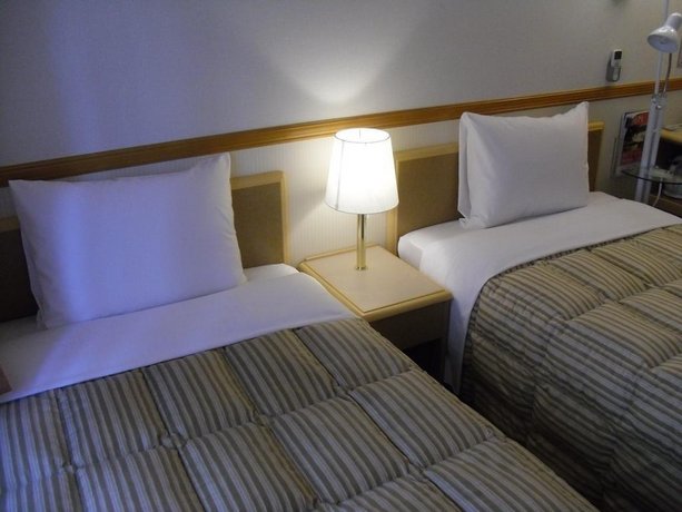 Toyoko Inn Kanazawa Kenrokuen Korimbo Compare Deals - 