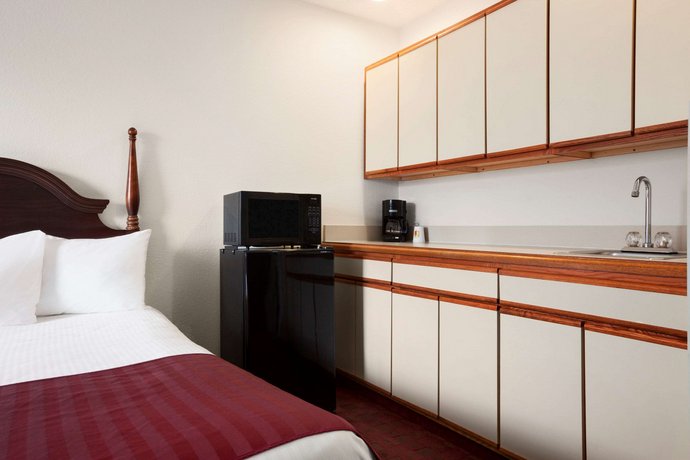super 8 aurora naperville compare deals