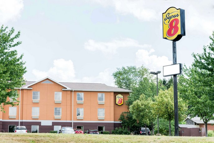 Super 8 Motel Cranberry Mars