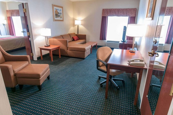 Comfort Inn And Suites Mount Pocono Compare Deals