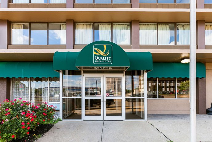 Quality Inn Suites Cincinnati Downtown Compare Deals