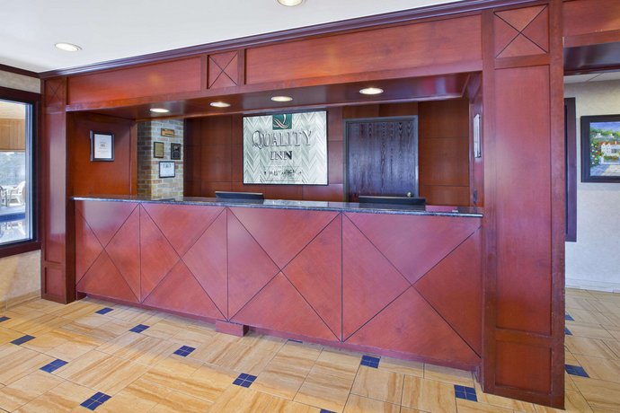 Quality Inn Of Marshall Compare Deals