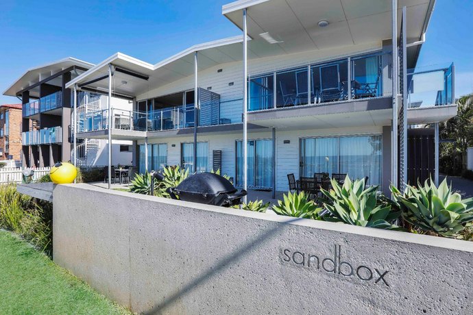샌드박스 럭셔리 비치 프런트 아파트먼트, Sandbox Luxury Beach Front Apartments