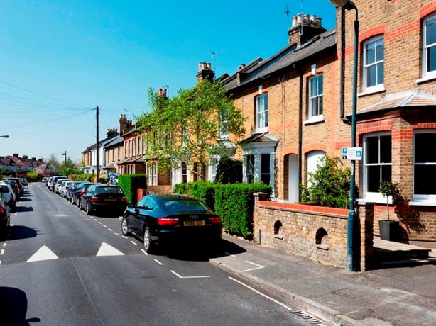 Veeve 2 Bed House Heathfield North Twickenham