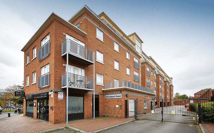 Riverbank Point by esa