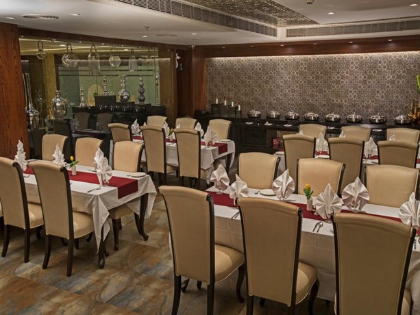M crown Hotel