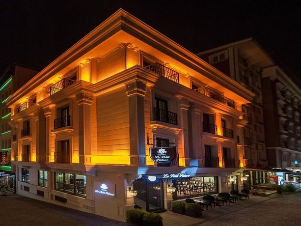 르 페티트 팰리스 호텔, Le Petit Palace Hotel
