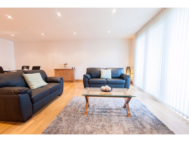 Spacious Riverside Flat for 4 in Stratford