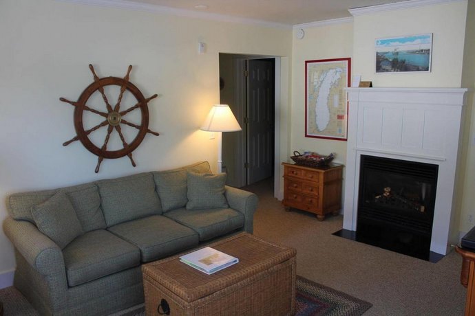 Captain S Cottage Suites Grand Haven Compare Deals