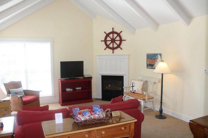 Captain S Cottage Suites Grand Haven Compare Deals