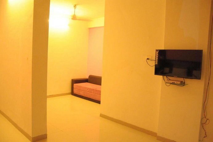 Hotel Malhar Palace Shirdi Compare Deals - 