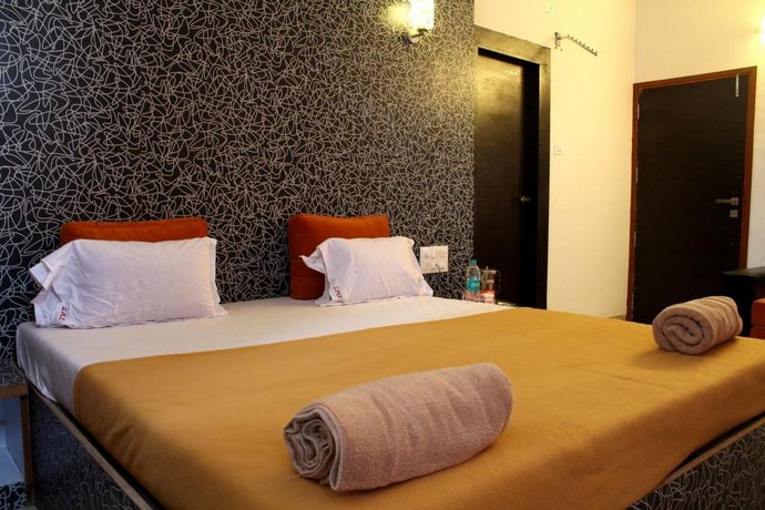 Hotel Malhar Palace Shirdi Compare Deals - 