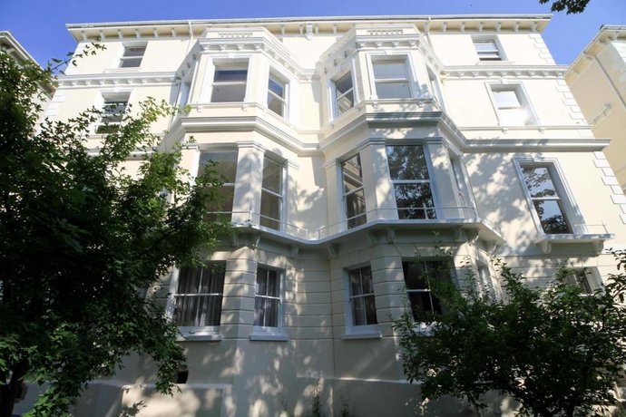 Congress Apartments