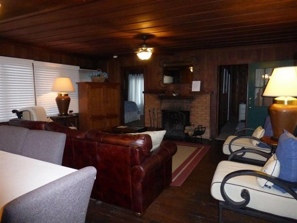 Redwood Hollow Cottages San Diego Compare Deals
