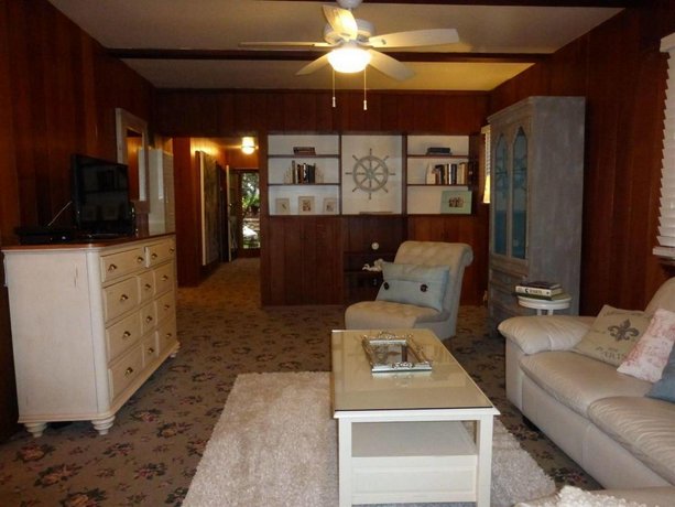 Redwood Hollow Cottages San Diego Compare Deals
