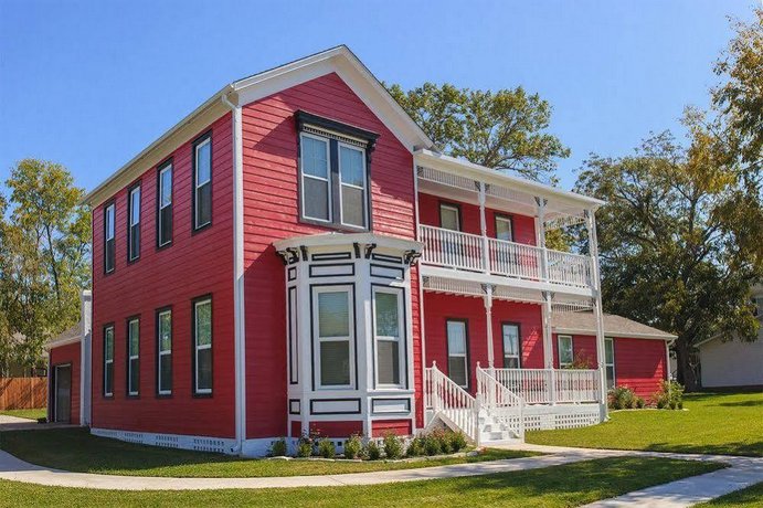 Red Velvet Inn Navasota Compare Deals