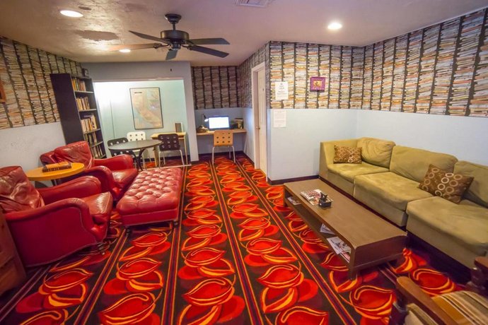 Ith Zoo Hostel San Diego Compare Deals