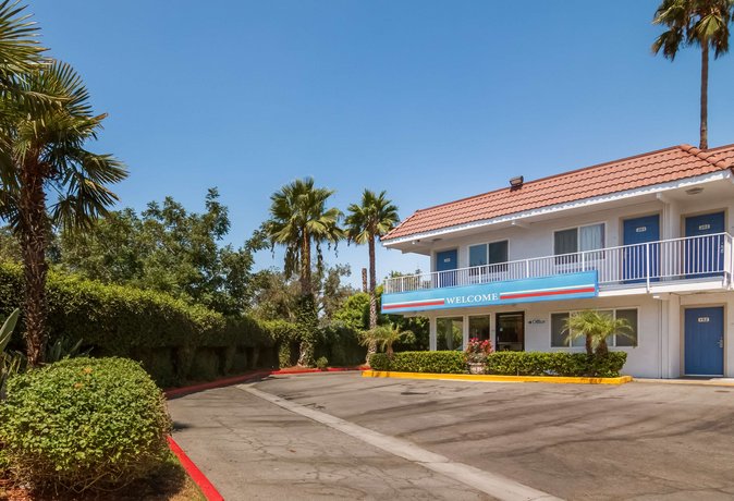 Motel 6 Los Angeles Van Nuys North Hills Compare Deals - 