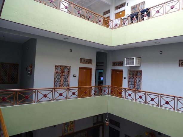 Teerth Guest House Varanasi Compare Deals - 