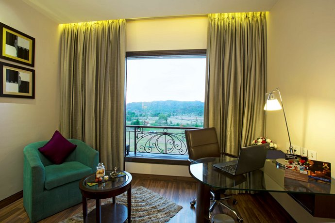 Golden Tulip Chandigarh Panchkula Compare Deals - 