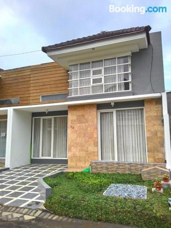 Riverstone Hotel Cottage Batu Compare Deals