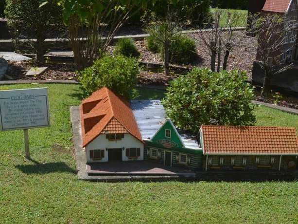 Clog Barn Caravan Park Coffs Harbour Compare Deals