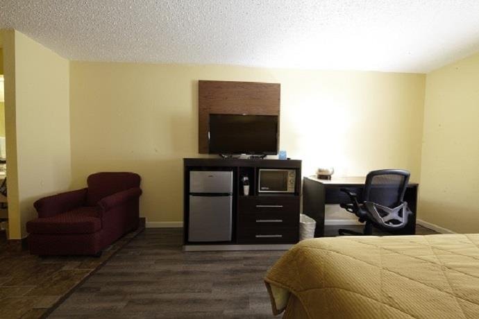 Fairbridge Inn Suites Tulsa Airport Compare Deals