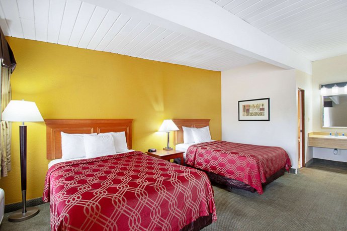 Rodeway Inn Appleton Compare Deals