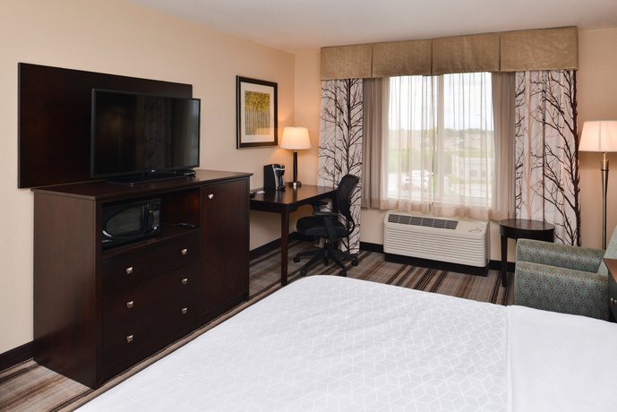 Holiday Inn Express Suites Emporia Northwest Compare Deals - 