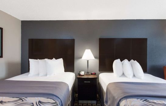 Days Inn By Wyndham Ennis Compare Deals