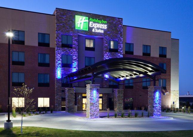 Holiday Inn Express Hotel Suites Fort Dodge Compare Deals - 