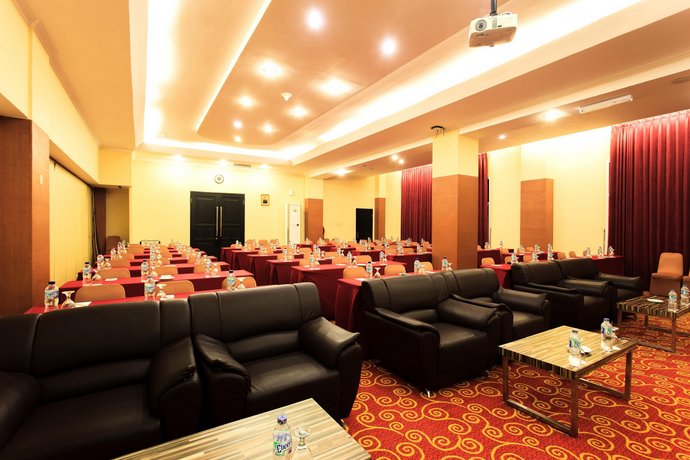 Aston Niu Manokwari Hotel Conference Center Compare - 