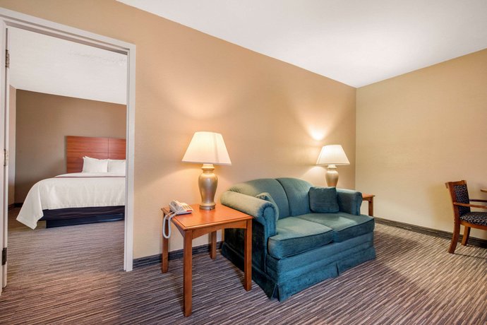 Quality Inn New Castle Compare Deals