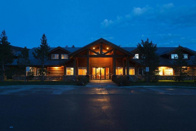 Headwaters Lodge Cabins At Flagg Ranch Moran Compare Deals