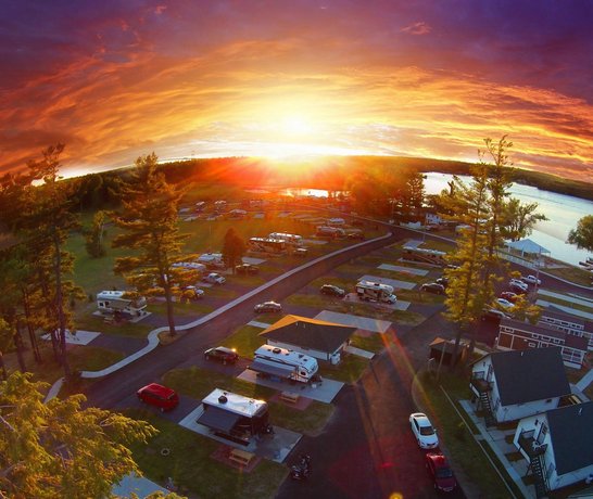 Swan Bay Resort