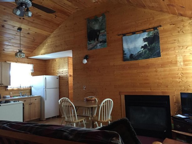 Maple Lodge Cabins Woodstock Compare Deals