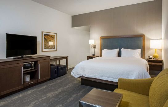 Hampton Inn Suites Newport Cincinnati Ky Compare Deals