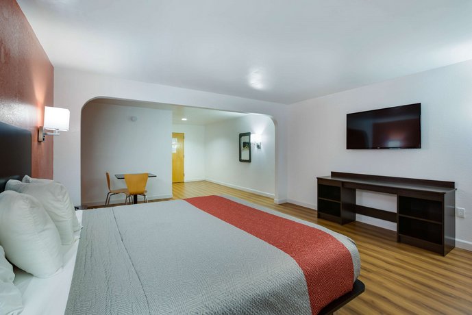 Motel 6 Suwanee Ga Gwinnett Center Compare Deals