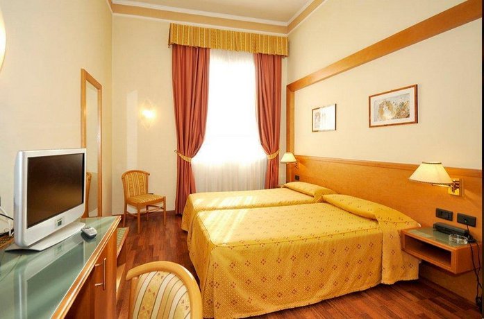 Hotel Estense Modena Compare Deals - 