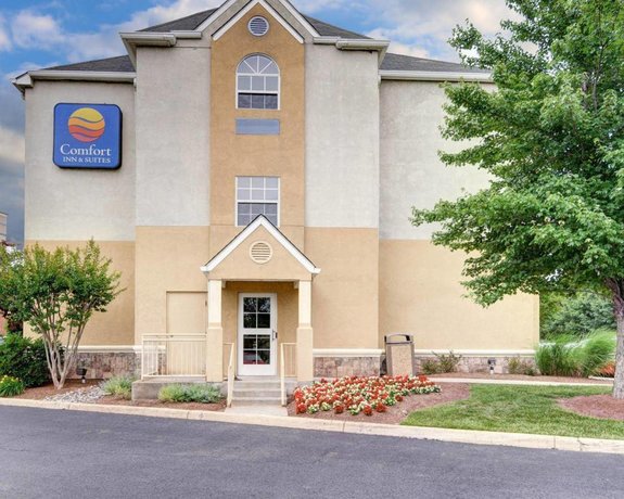 Comfort Inn Suites Airport Dulles Gateway Sterling Compare Deals