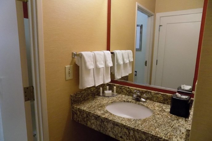 Courtyard Indianapolis South Compare Deals