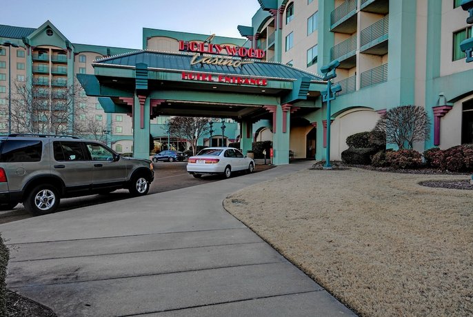 hotels near hollywood casino tunica ms