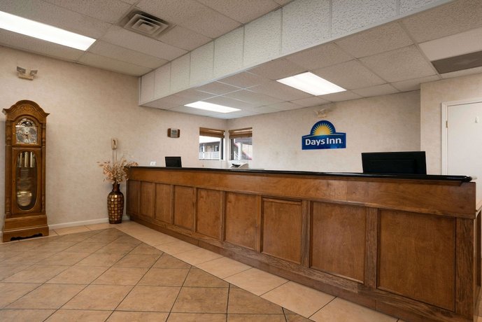 Days Inn By Wyndham Huntington Barboursville Compare Deals